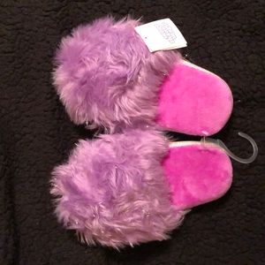 M (size 2-3) Girl fuzzy slippers